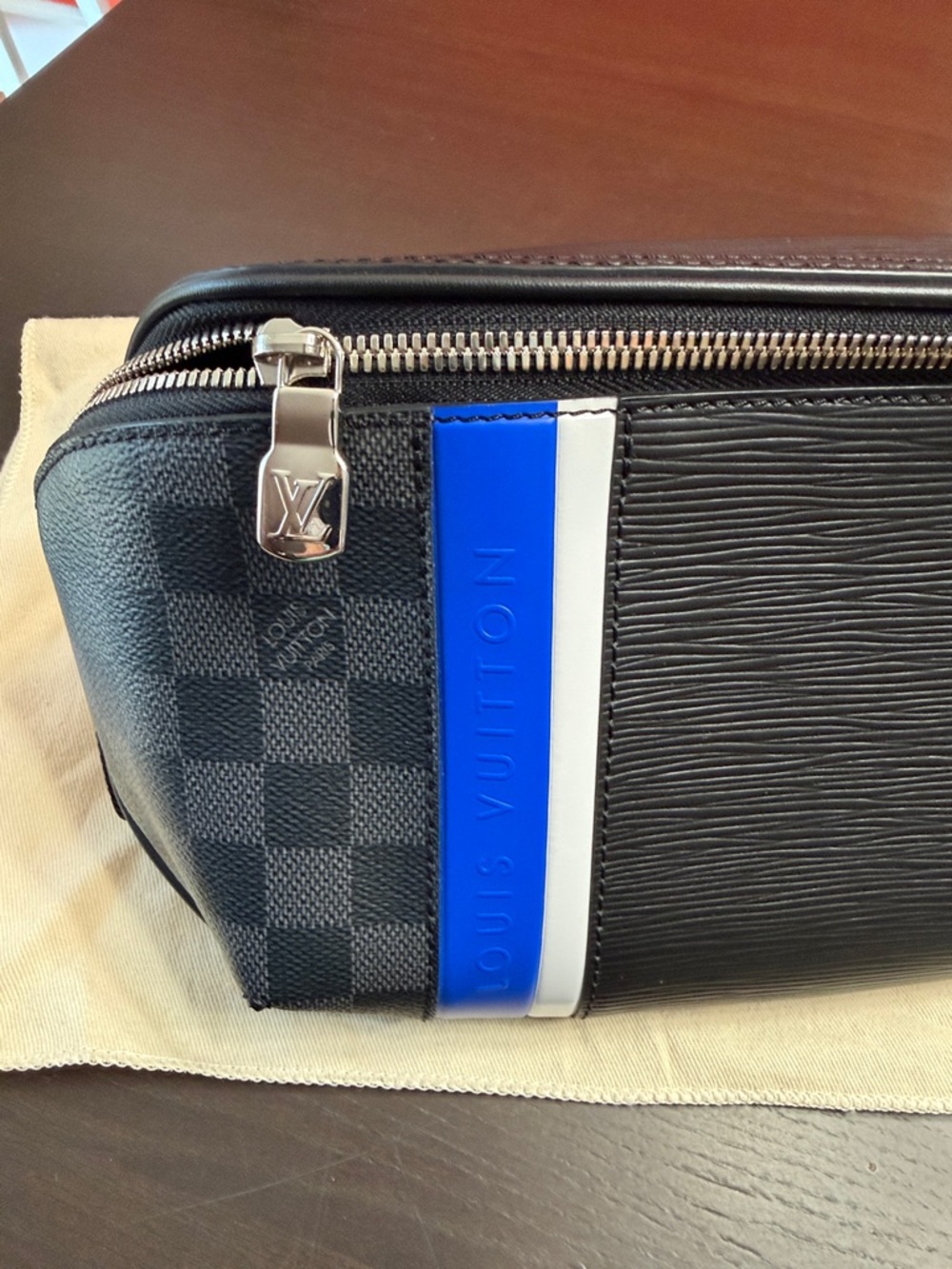 Louis Vuitton Bumbag (Noir) - Picture 5 of 6